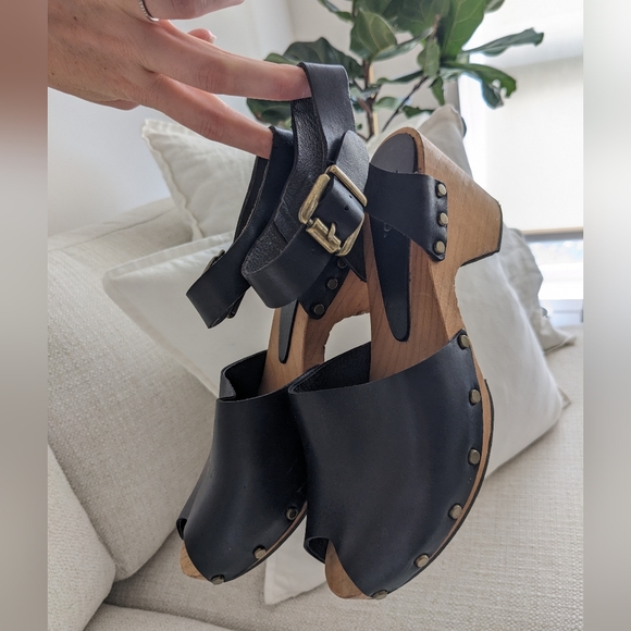 Lisa B Peep Toe Wooden Clog - Picture 12 of 15